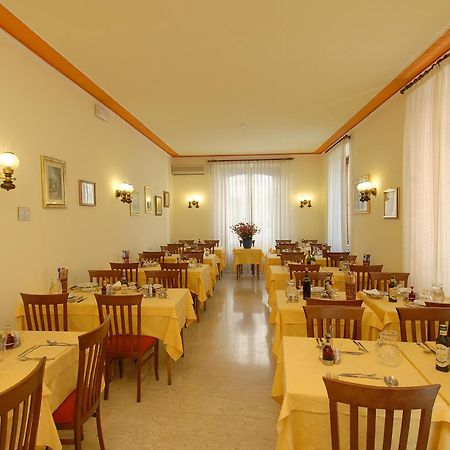 Hotel Delizia Genovese Montecatini Terme Buitenkant foto