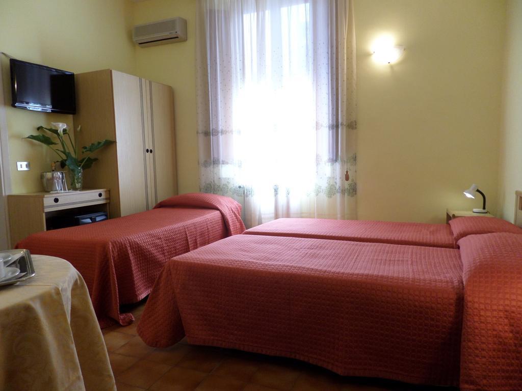 Hotel Delizia Genovese Montecatini Terme Buitenkant foto
